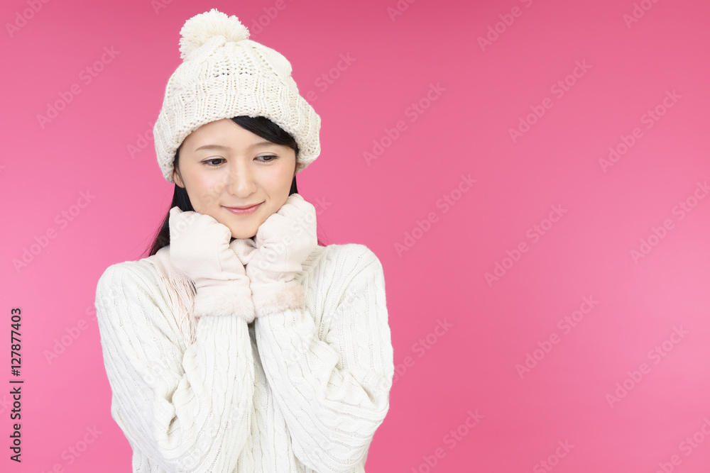 寛ぐ女性 寛ぐ女性