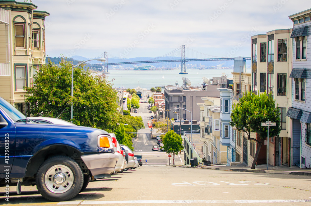 Fototapeta premium Blue Ford stands on the street of San Francisco