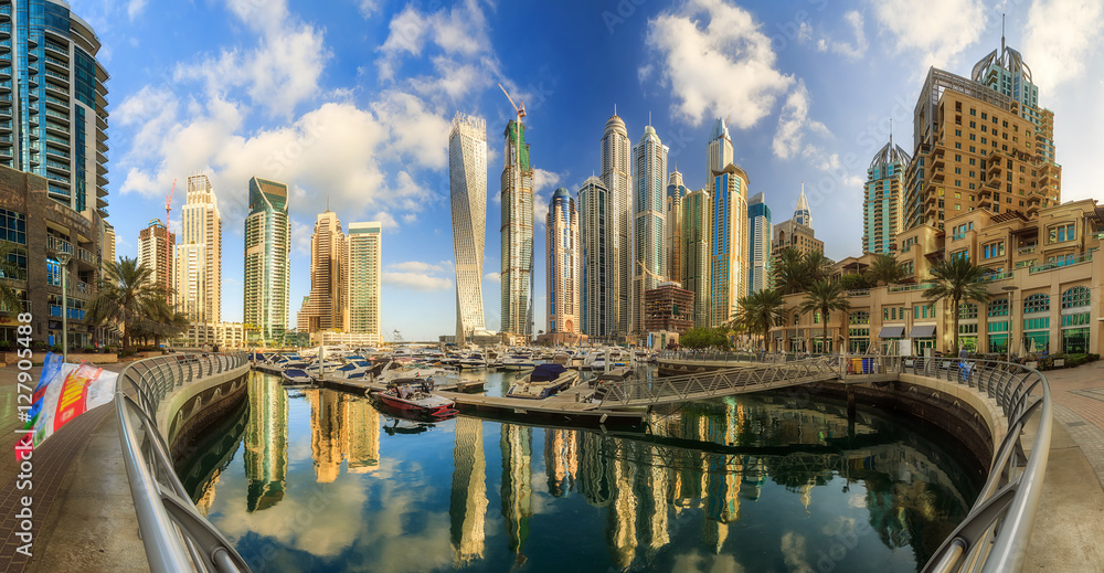 Obraz premium Dubai Marina bay, UAE