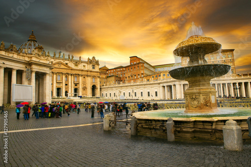 Canvas Print st.peter basilica fountain vatican rome italy important religiou