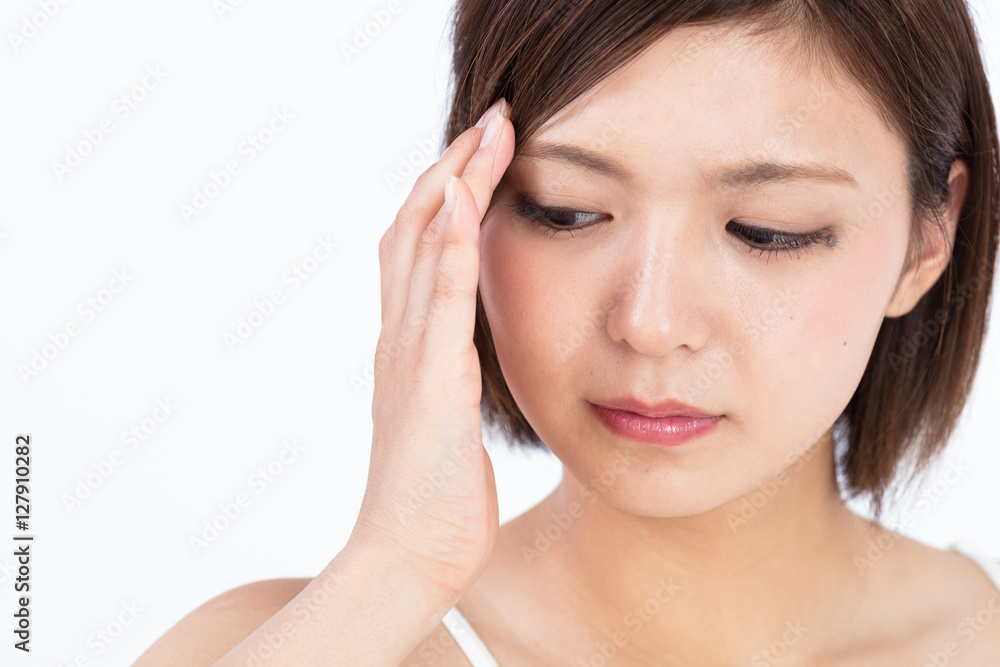 頭痛・悩む若い女性 頭痛・悩む若い女性