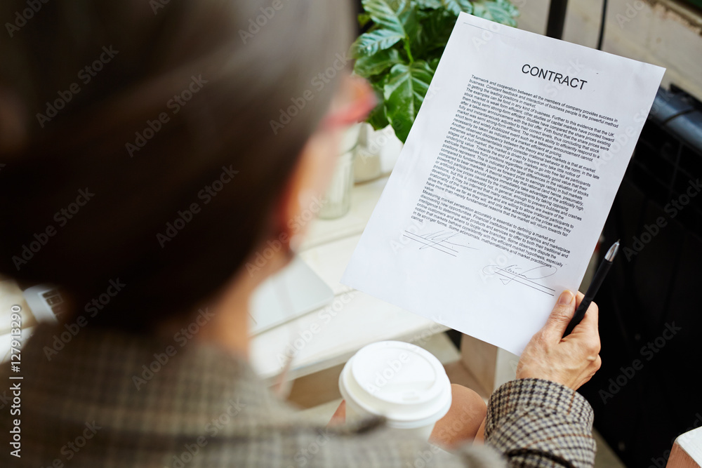 Naklejka premium Reading agreement