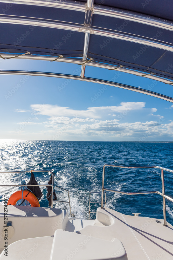 Obraz premium yacht side view