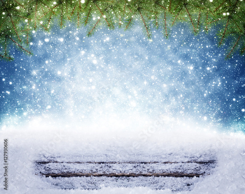 Wallpaper Mural Weihnachtshintergrund, Schnee auf Holz unter Tanne Torontodigital.ca