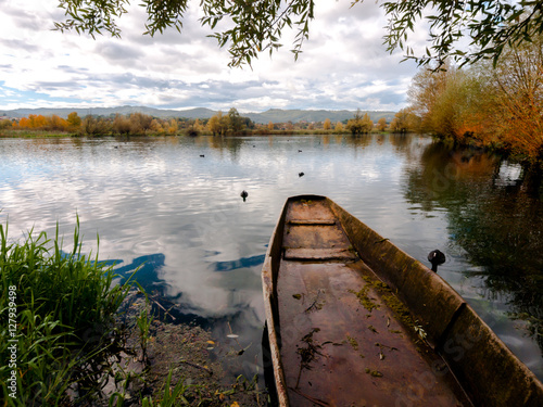 Barca nel lago di Posta Fibreno in ciociaria