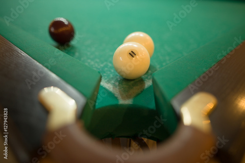 Obraz na plátně billiard balls on green baize in the game of pyramid