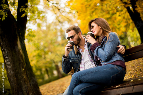 Couple in autumn park © BGStock72