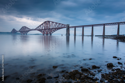 Dalej mosty w Edynburgu w Szkocji
