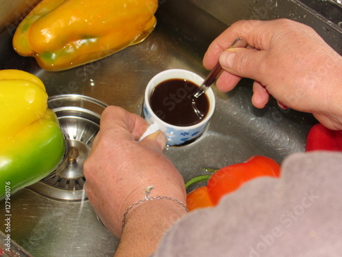 Raffreddare peperoni e caffè photo