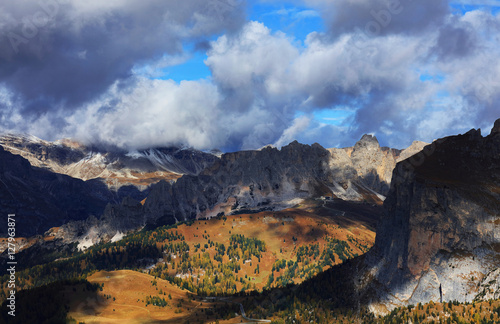 Fototapeta Naklejka Na Ścianę i Meble -  Alpine landscape in the Dolomites, Italy, Europe