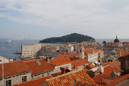 Ausblick von der Wehrmauer auf die Altstadt von Dubrovnik 