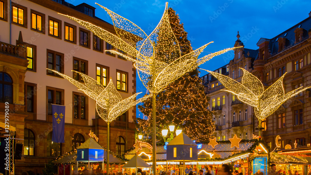 Obraz premium Weihnachtsmarkt in Wiesbaden (2016) 