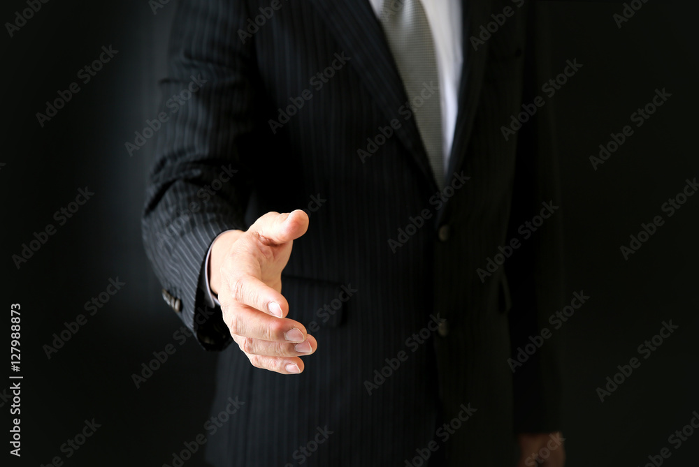 Obraz premium 握手を求めるビジネスマン