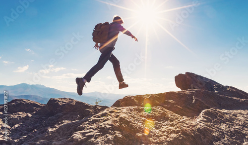 Konstfotografi Man jumping over gap on mountain hike