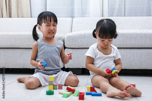 Asian Chinese little sisters struggle for blocks