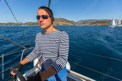 Skipper at the helm controls of a sailing yacht. © De Visu