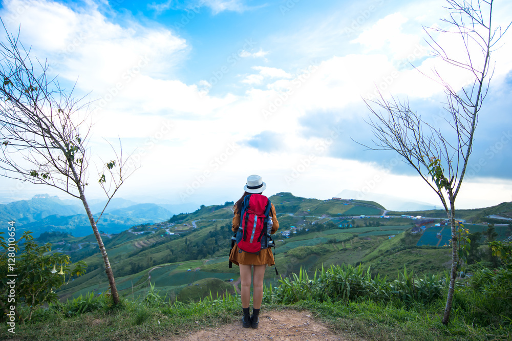 Obraz premium Hiker woman feeling victorious facing on the mountain, Thailand.
