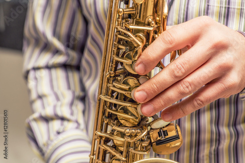 Foto Hands of saxophone player