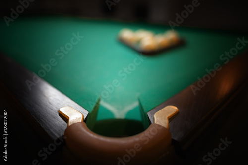 Obraz na plátně billiard balls on green baize in the game of pyramid