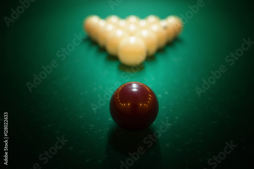 Fotografie billiard balls on green baize in the game of pyramid