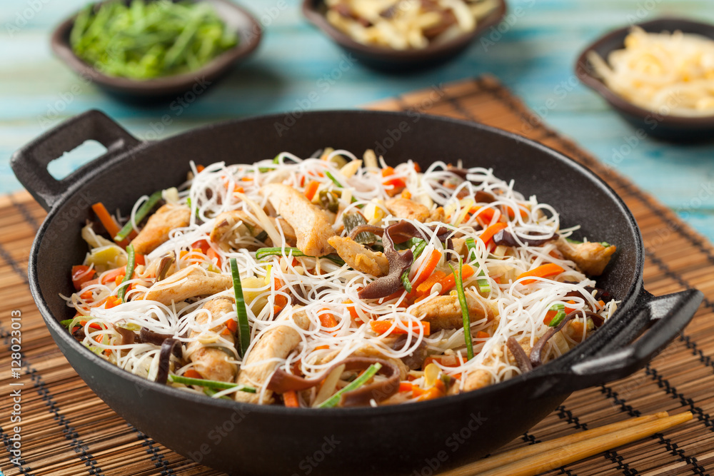 Chicken Lo Mein (Most Authentic Recipe) - Rasa Malaysia Chicken lo mein, Easy as