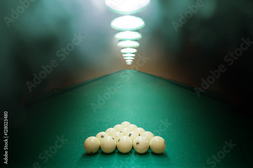 Obraz na plátně billiard balls on green baize in the game of pyramid
