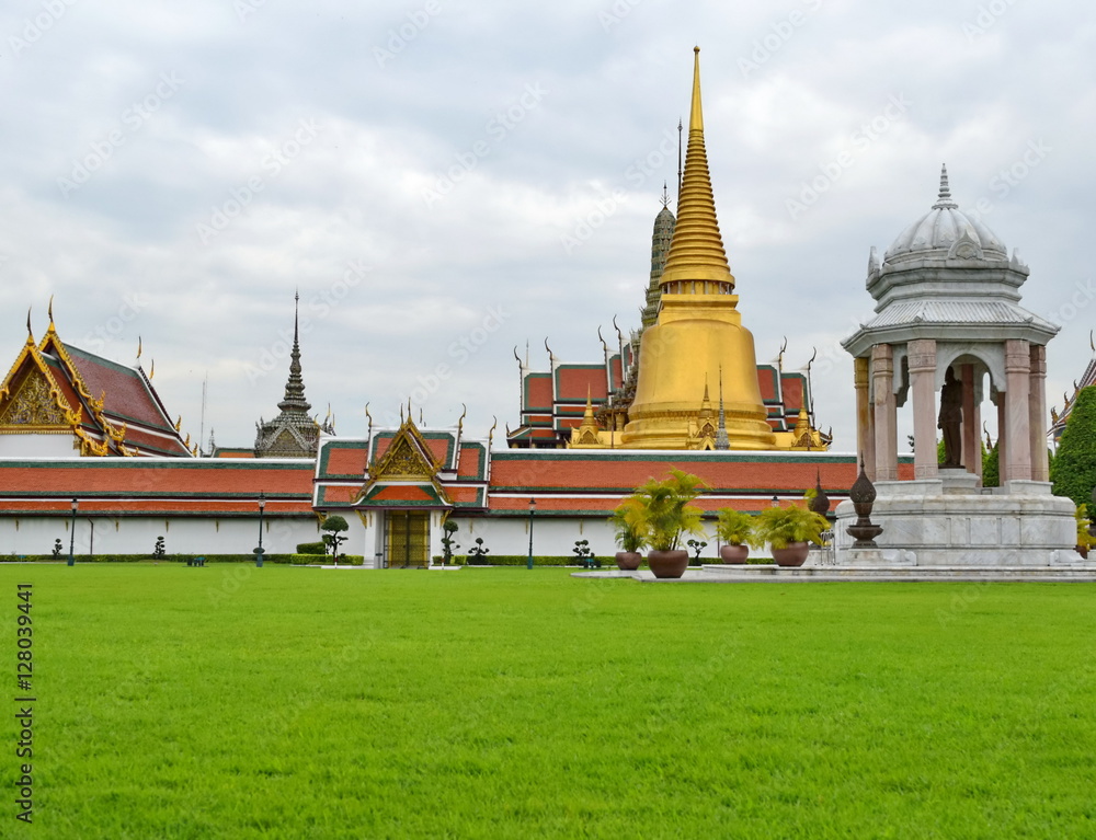 wat-pra-kaew-and-grand-palace-bangkok-thailand