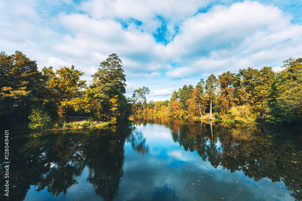 Fototapeta premium Colorful autumn landscape in the lake. Sunrise 