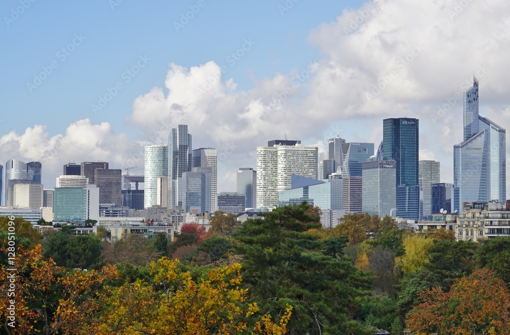 Obraz premium Landscape view of the La Defense neighborhood in Paris, France