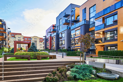 Obraz na plátne Modern residential buildings with staircase and fountain
