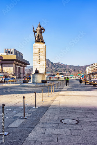 Statue of Admiral Yi Sunsin in Gwanghwamun plaza in Seoul photo