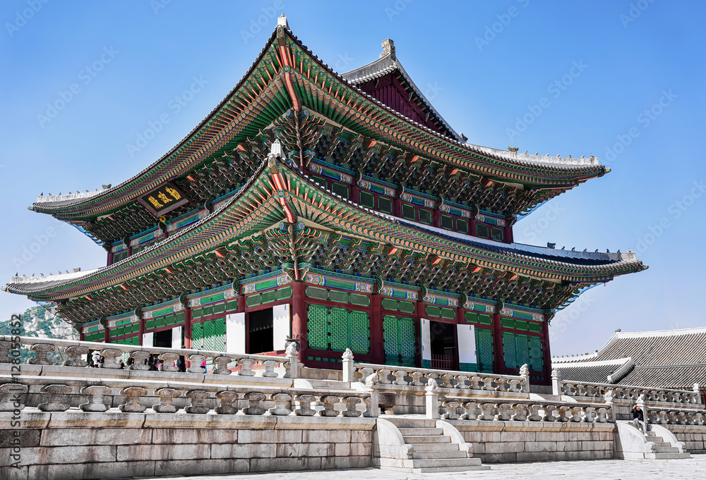 Throne Hall and people at the Gyeongbokgung Palace in Seoul