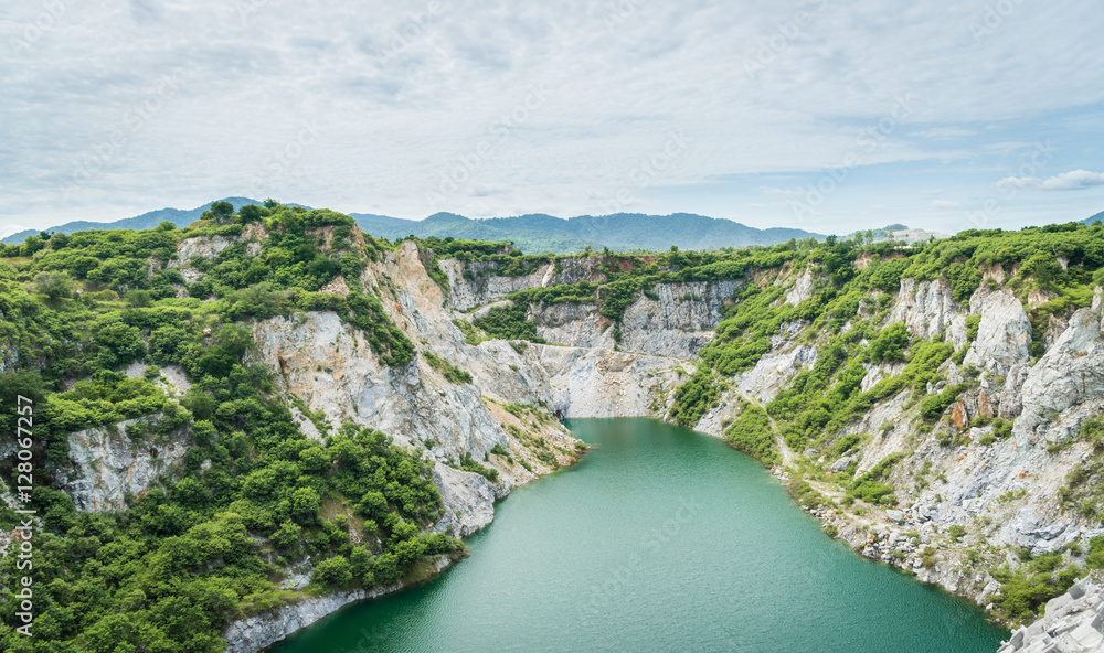 Fototapeta premium Green valley