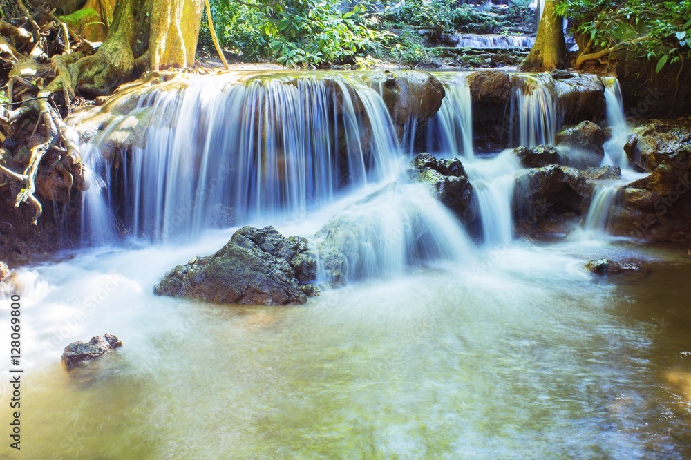 Naklejka premium Thararak waterfall baan chedi kho, Mae sot, Tak, Thailand