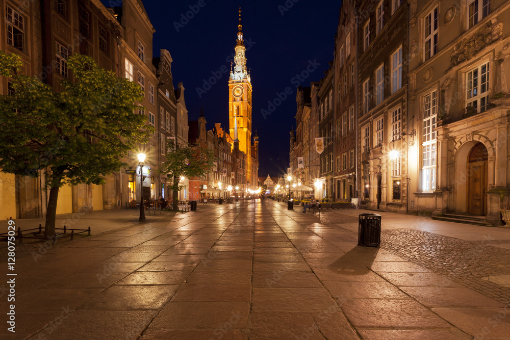 Obraz premium Deserted street at night in a classic medieval town in Europe with a clock tower