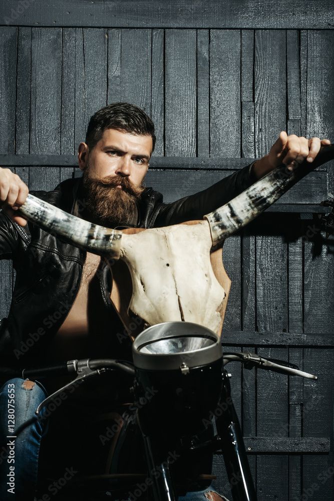 Naklejka premium Bearded man hipster biker