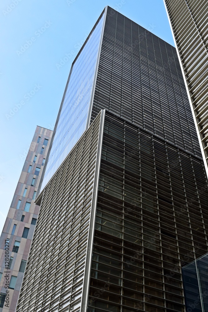 Obraz premium Edificios modernos para negocios finanzas