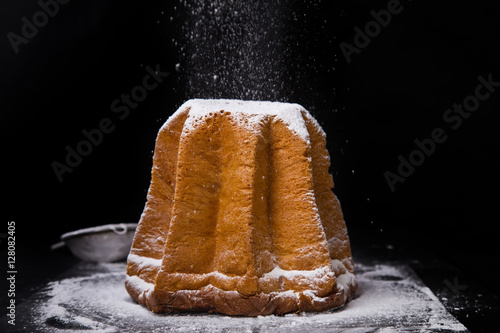 Obraz na płótnie Pandoro - italian christmas cake w salonie