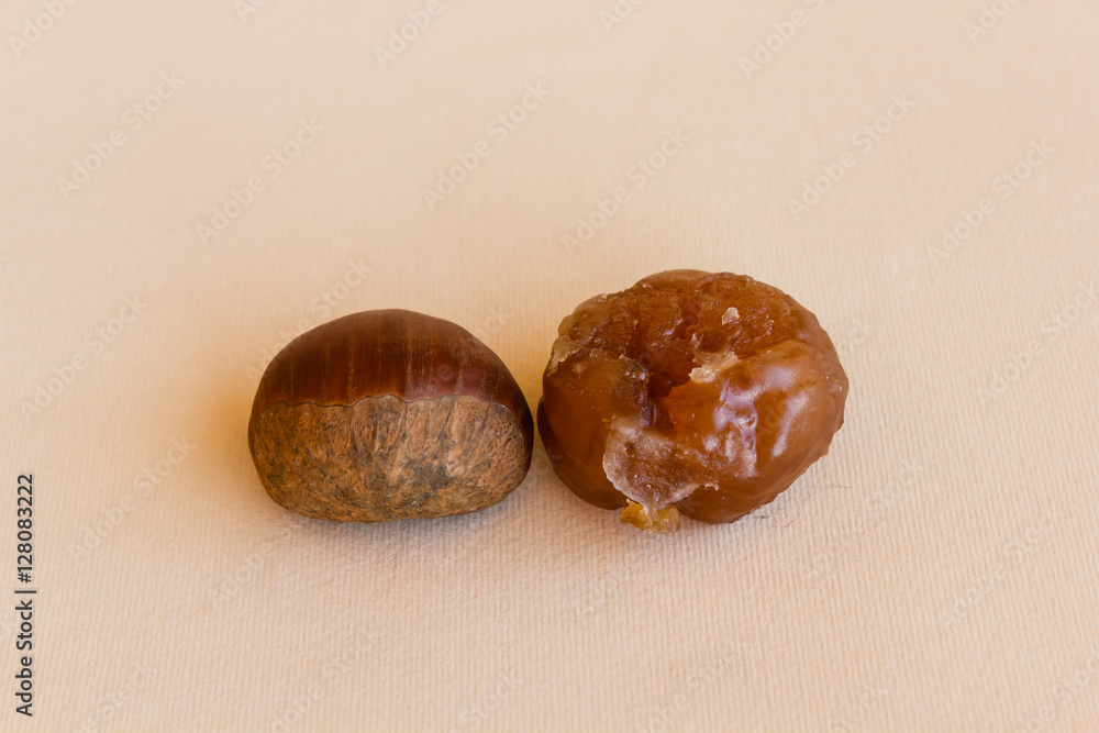 Obraz premium transformation of a chestnut / the chestnut worked becomes marron glacé
