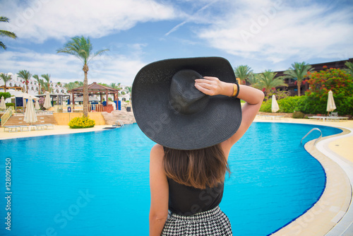 woman in a large black hat on vacation