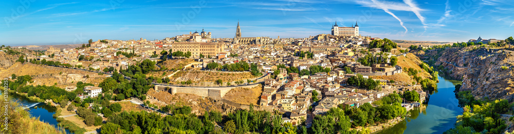 Panorama of Toledo, a UNESCO world heritage site in Spain - obrazy, fototapety, plakaty 
