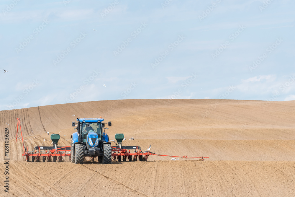 Obraz premium Tractor harrowing the field