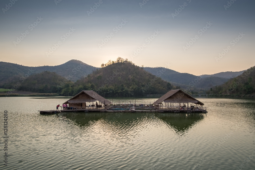 Obraz premium Beautiful view of lake (Khao wong resevoir) in evening