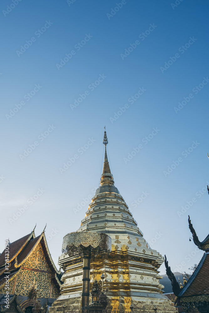 Fototapeta premium Buddhist temple in Chaing Mai, Thailand