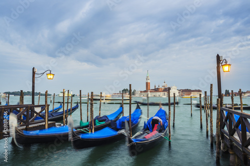 Gondel in Venedig bei San Marco dahinter Kirche San Giorgio Magg © Ewald Fröch