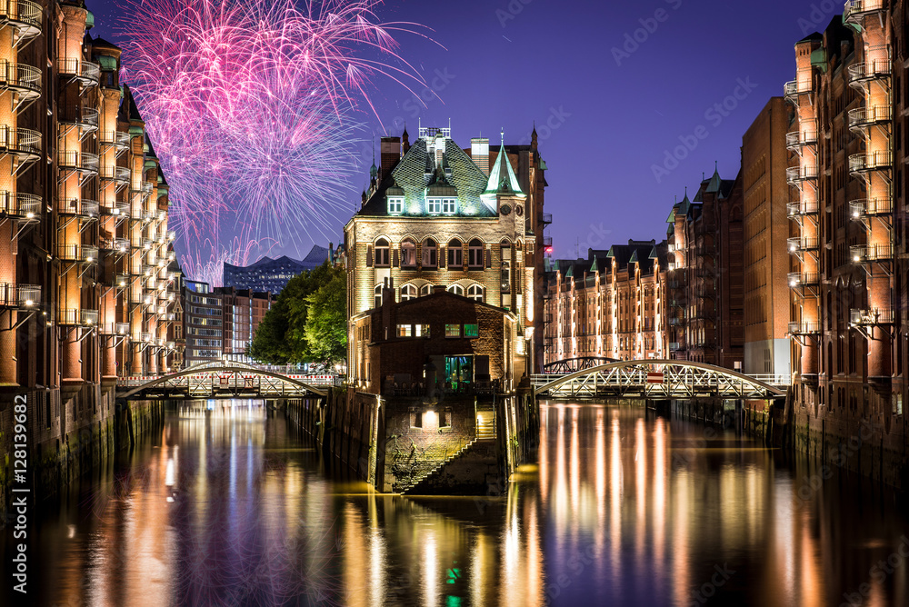 Fototapeta premium Wasserschloss in Speicherstadt Hamburg