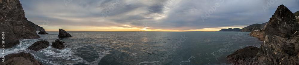 Naklejka premium Manarola 5 Terre in Liguria verso sera al tramonto
