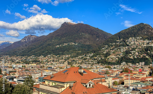 Foto Lugano cityscape with mountains Monte Boglia and Monte Bre in the background