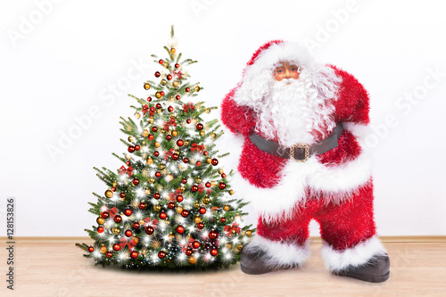 Nikolaus mit Weihnachtsbaum