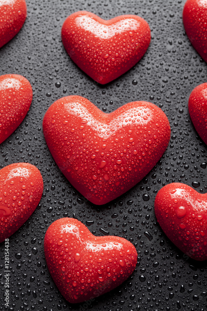 Fototapeta premium Red hearts on black background
